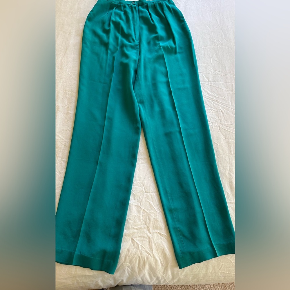 100% silk pants
Very timeless and elegant